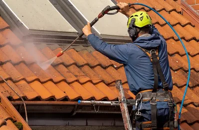Démoussage et hydrofuge de toiture à Curbans